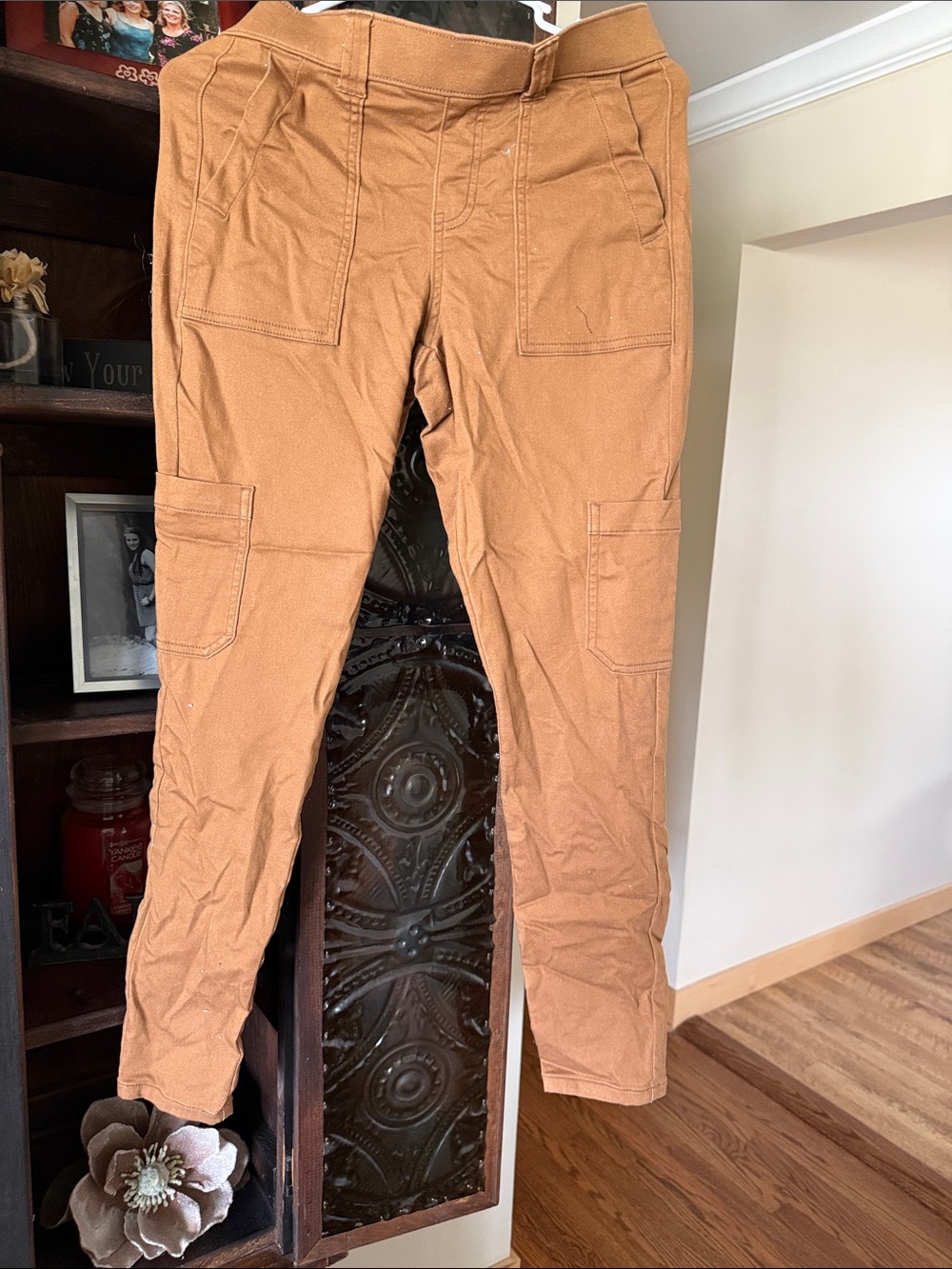 No Boundaries Women’s Cargo Pants in Tan Brown